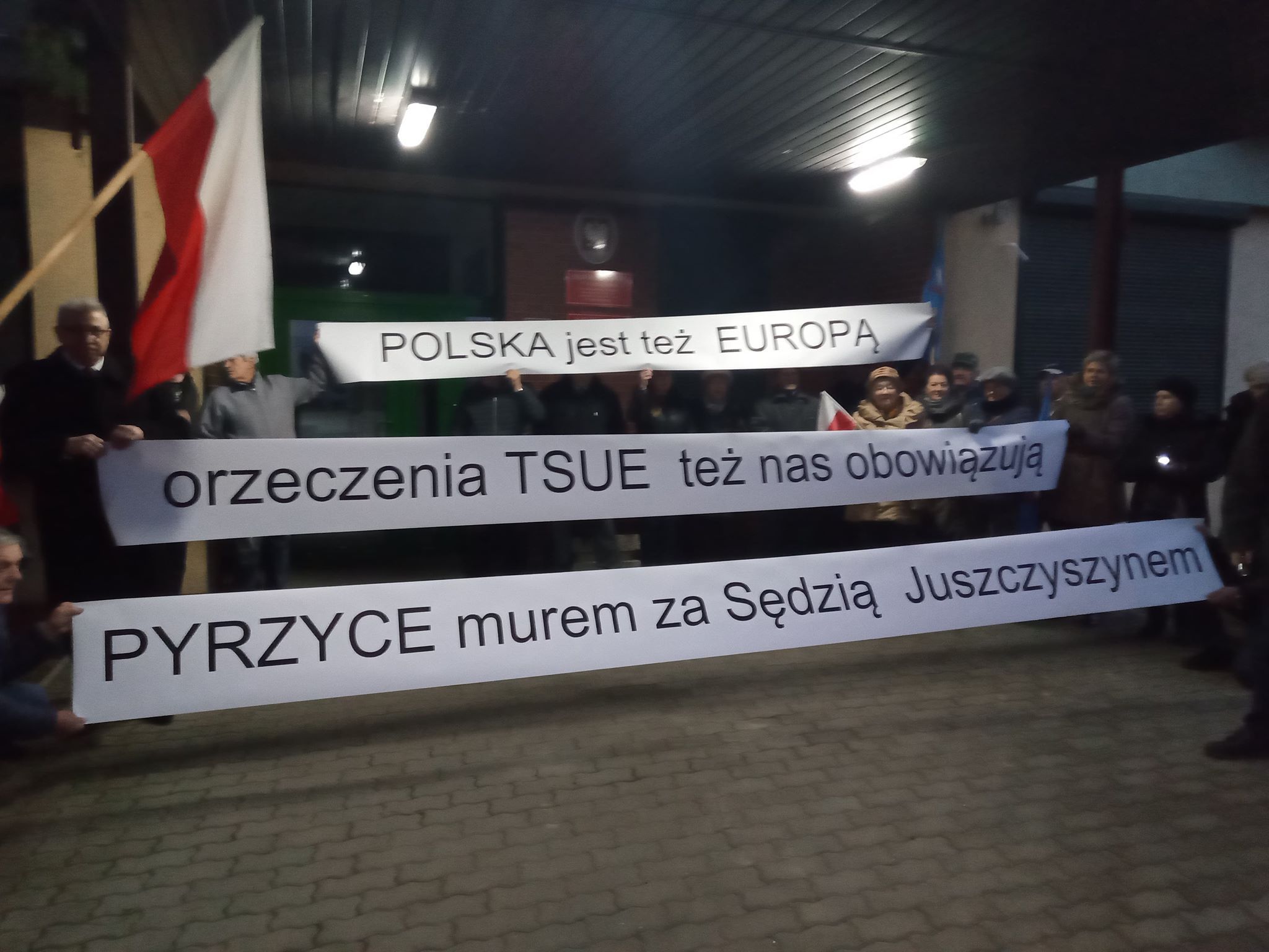 Read more about the article Pyrzyce murem za sędzią