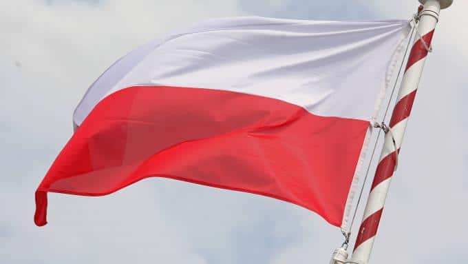 Read more about the article Kiedy staną  w gminach obiecane przez premiera maszty flagowe