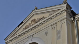 Read more about the article Ocalając piękno przeszłości………Rewitalizacja płaskorzeźby na XIX-wiecznym Pałacu w Przelewicach